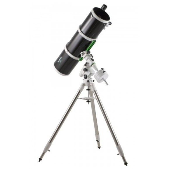 Telescópio Newton SkyWatcher 200/1000 mm com montagem NEQ5