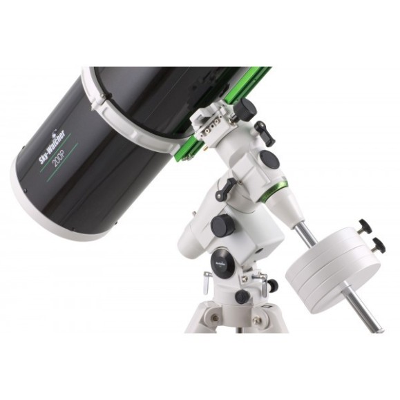 Telescópio Newton SkyWatcher 200/1000 mm com montagem NEQ5