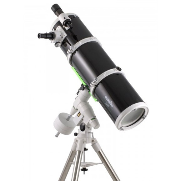 Telescópio Newton SkyWatcher 200/1000 mm com montagem NEQ5