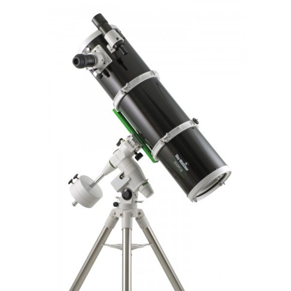 Newton Black Diamond Dual Speed SkyWatcher 200/1000 mm Telescópio Newton Black Diamond Dual Speed SkyWatcher 200/1000 mm com mon