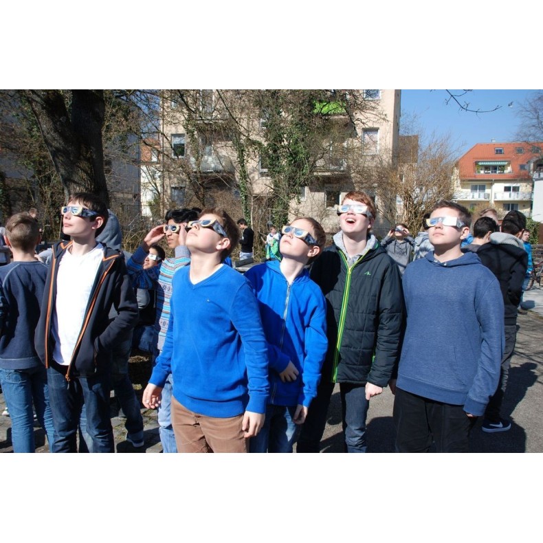 Conjunto de 10 óculos para eclipse... Conjunto de 10 óculos para eclipse...