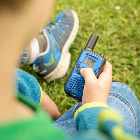 Conjunto de 2 walkie-talkies BRESSER JUNIOR com longo alcance até 6 km e função mãos-livres cor azul